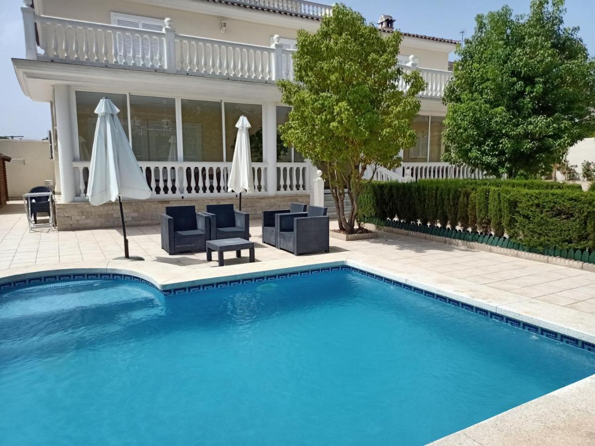 Villa De Lujo En Τορρεμολίνος Εξωτερικό φωτογραφία